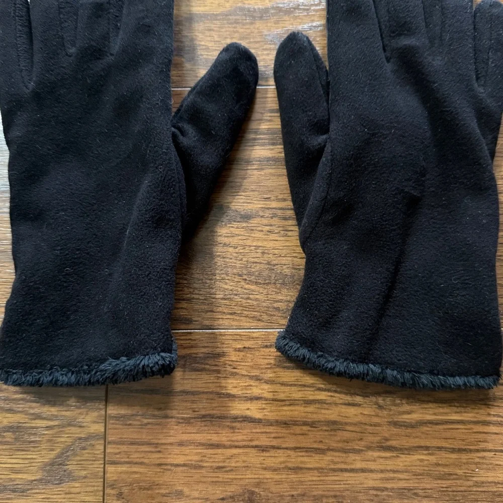Isotoner Water Repellant Fleece Touchscreen Gloves, Black with Palm Patch